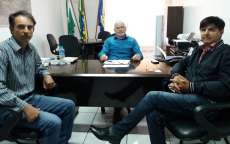 Guarania&ccedil;u - Ex- prefeito Luiz Moraes e ex-vereador Carl&atilde;o visitam prefeito Osm&aacute;rio