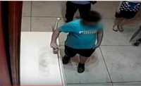Menino em visita à museu tropeça e rasga pintura de US$ 1, 5 milhão. Assista