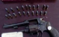 Menina de 16 anos &eacute; apreendida com arma e muni&ccedil;&otilde;es dentro de escola p&uacute;blica