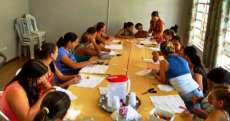Tr&ecirc;s Barras - Gestantes assistidas pelo CRAS participam de atividades e aprendem fazer kits de enxovais para os beb&ecirc;s
