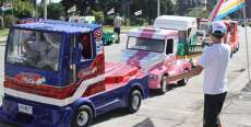 Crian&ccedil;as pilotam minicaminh&otilde;es em a&ccedil;&atilde;o da F-Truck em Curitiba