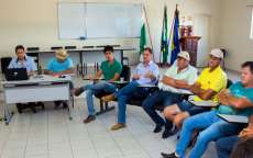 Guarania&ccedil;u - Reuni&atilde;o de trabalho discute a implanta&ccedil;&atilde;o da F&aacute;brica de Sucos e Polpas