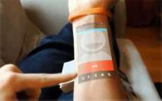 Chega em 2017 o computador-bracelete: seu bra&ccedil;o vai virar celular