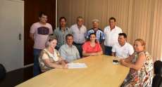 Catanduvas - Prefeita assina escritura de terreno &agrave; empresa catanduvense