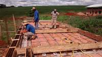Palmital - Seguem obras da quadra coberta da Escola Carlos Gonçalves