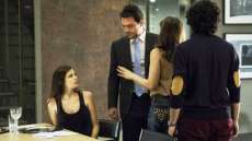 'Verdades secretas': Alex chama Carolina de burra de novo, ela surta e decide ir embora de casa