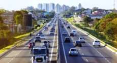 Mais de 340 mil ve&iacute;culos devem passar pela BR-277 sentido praias no feriado de Ano Novo