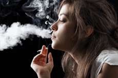 A posi&ccedil;&atilde;o dos seios pode ser afetada pelo cigarro; entenda