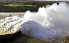 Itaipu j&aacute; verte &lsquo;quatro Cataratas&rsquo; e alerta para risco de enchentes