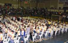 Quedas - Sicredi premia com poupan&ccedil;as alunos em formatura do Proerd