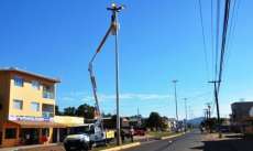 Laranjeiras - Prefeitura inicia operação de troca de lâmpadas em super-postes de avenidas