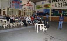 Laranjeiras - Palestra sobre inseminação artificial foi realizada na Sociedade Rural