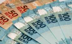 Idosa chora ap&oacute;s ter de volta carteira perdida com R$1,3 mil