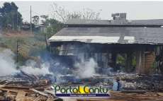Nova Laranjeiras - Serraria &eacute; totalmente destru&iacute;da pelo fogo no Rio Guarani