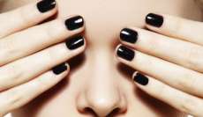 Conhe&ccedil;a truques para ter unhas bonitas por mais tempo com esmaltes escuros