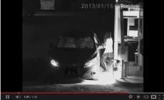 Mulher finge ser fantasma para n&atilde;o pagar estacionamento e v&iacute;deo vira febre na net