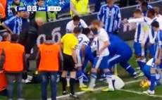 Jogador abre boca de rival para tentar salv&aacute;-lo. Veja o v&iacute;deo