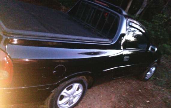 Três Barras - Vende-se Pick-up Corsa 99