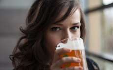 Gosta de uma cervejinha? Veja 4 mitos sobre o consumo de bebidas alco&oacute;licas