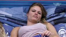 Nat&aacute;lia vence prova do anjo no BBB
