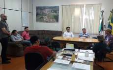 Rio Bonito - Deputado M&aacute;rcio Pacheco visita munic&iacute;pio e conversa com secret&aacute;rios
