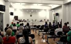 Tr&ecirc;s Barras - Professores e alunos participam de sess&atilde;o na C&acirc;mara