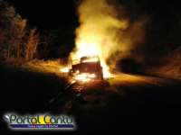 Guaraniaçu - Caminhão é totalmente destruído por fogo na BR 277