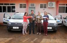 Nova Laranjeiras - Administra&ccedil;&atilde;o Municipal entregou mais dois carros 0 KM, para Educa&ccedil;&atilde;o e Assist&ecirc;ncia Social