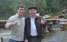 Pinh&atilde;o - Prefeito Dirceu de Oliveira participa da entrega de ponte na comunidade Po&ccedil;o Grande