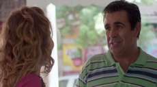 Totalmente Demais: Hugo beija Gilda, mas leva fora ap&oacute;s flagra