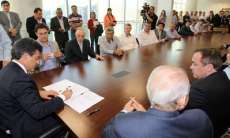 Governador libera R$ 8 milh&otilde;es para obras e a&ccedil;&otilde;es em 17 munic&iacute;pios. Pinh&atilde;o e Diamante do Sul est&atilde;o entre eles