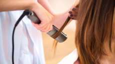 Importante: 5 coisas que acontecem no seu cabelo quando voc&ecirc; passa chapinha