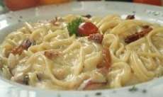 Espaguete &agrave; carbonara rende almo&ccedil;o light e saboroso