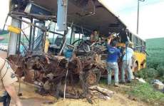 Em rodovia do PR, acidente com dois &ocirc;nibus deixa 8 mortos e v&aacute;rios feridos