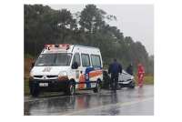 Pinh&atilde;o - Equipe dos Bombeiros atende capotamento na PR 170