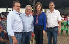Porto Barreiro - Munic&iacute;pio organiza caravana e marcam presen&ccedil;a na 16&ordf; Festa das Orqu&iacute;deas e do Peixe em Marip&aacute;