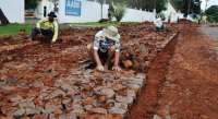 Laranjeiras - Governo Municipal inicia recuperação do calçamento da Rua Perobas no bairro Cristo Rei
