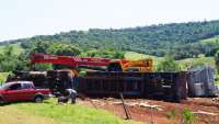 Nesta segunda dia 05, carreta tombou ás margens da BR 277 entre Laranjeiras do Sul e Nova Laranjeiras