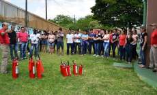 Tr&ecirc;s Barras - Professores e funcion&aacute;rios participam de Curso de Brigada de Inc&ecirc;ndio