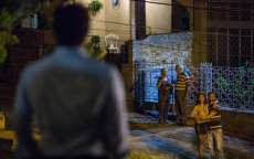 'A For&ccedil;a do Querer': Caio se incomoda com romantismo de Rubinho e Bibi