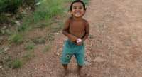 Menino de 6 anos que brincava em frente de casa desaparece e horas depois é encontrado morto. Veja o vídeo