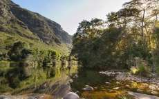 Crian&ccedil;a para de andar ao pegar doen&ccedil;a em banho de cachoeira