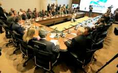 Governador Beto Richa e secret&aacute;rios abrem m&atilde;o do sal&aacute;rio de janeiro
