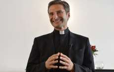 Padre polon&ecirc;s revela ser gay e Vaticano diz que an&uacute;ncio &eacute; grave