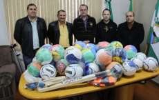 Rio Bonito - APAE recebe material esportivo