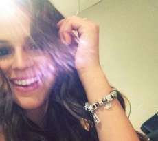Ap&oacute;s rumores de affair com Luan Santana, Bruna Marquezine faz selfie