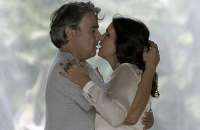 'Haja Cora&ccedil;&atilde;o': Rebeca e Apar&iacute;cio se beijam