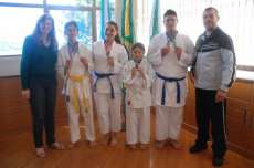Porto Barreiro - Alunos de Karat&ecirc; fazem bonito em competi&ccedil;&atilde;o no Norte do Paran&aacute;