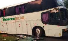 &Ocirc;nibus com 30 passageiros capota no sudoeste do Paran&aacute;