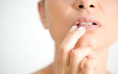 Veja como curar herpes labial sem dor
